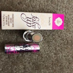 Benefit fake up hydrating concealer